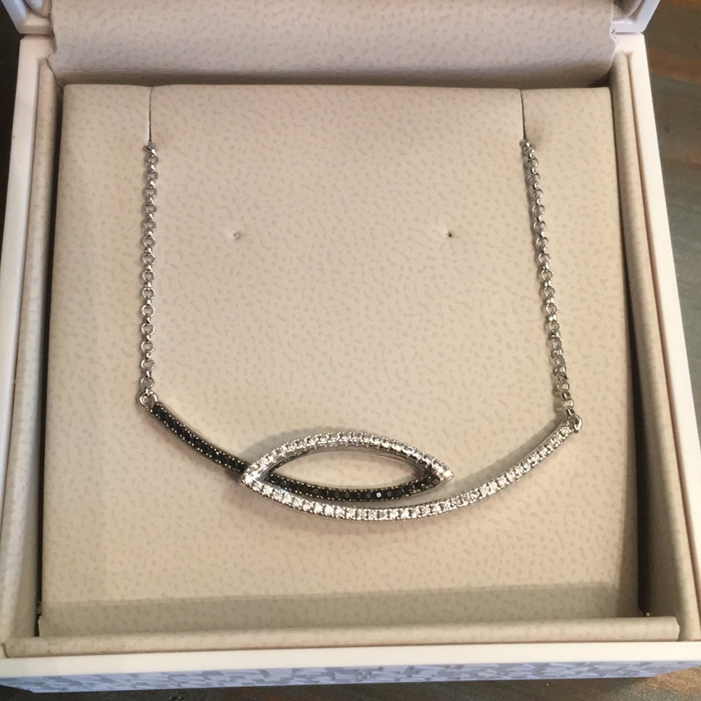 Elle Tuxedo Necklace - Picture 7 of 9